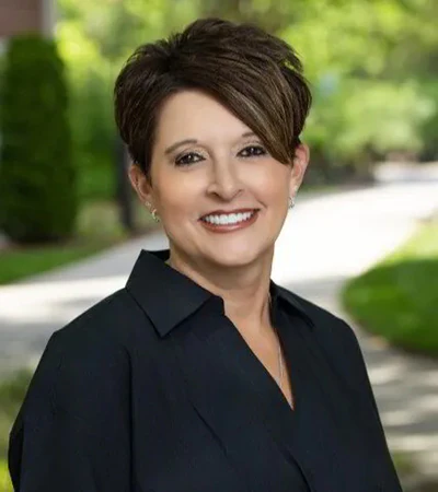 Lisa, Office Manager